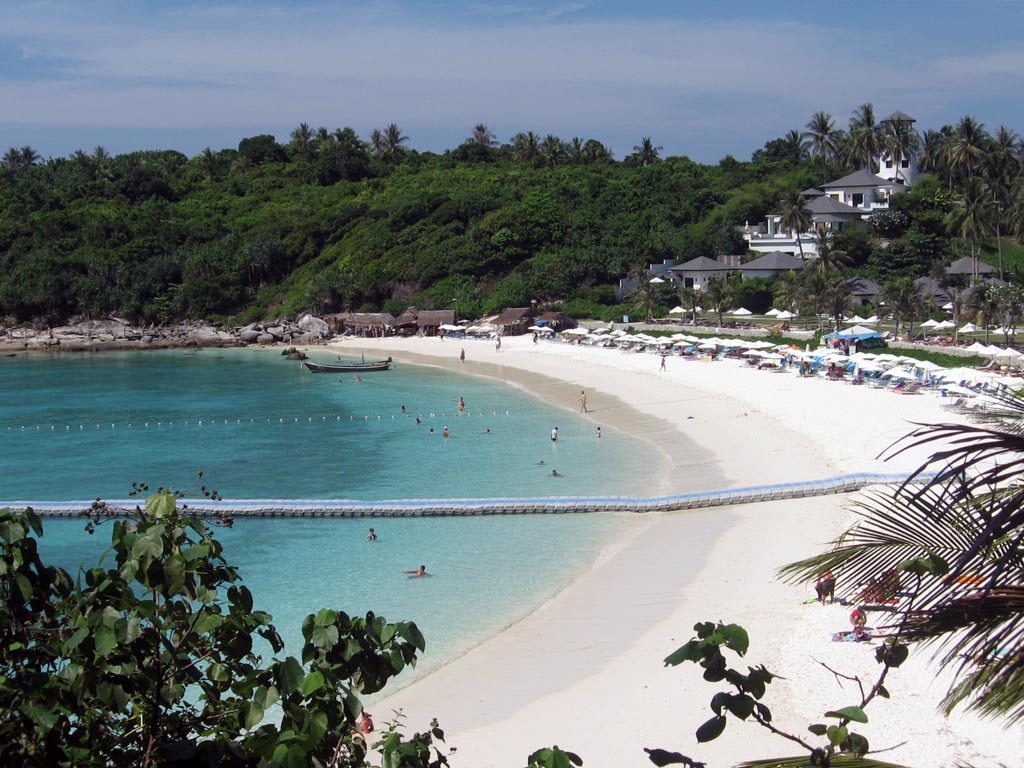 (A popular beach on Raya Yai Island)
